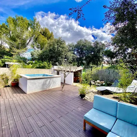 Holiday home Loft Des Cigales Wifii Uchaud